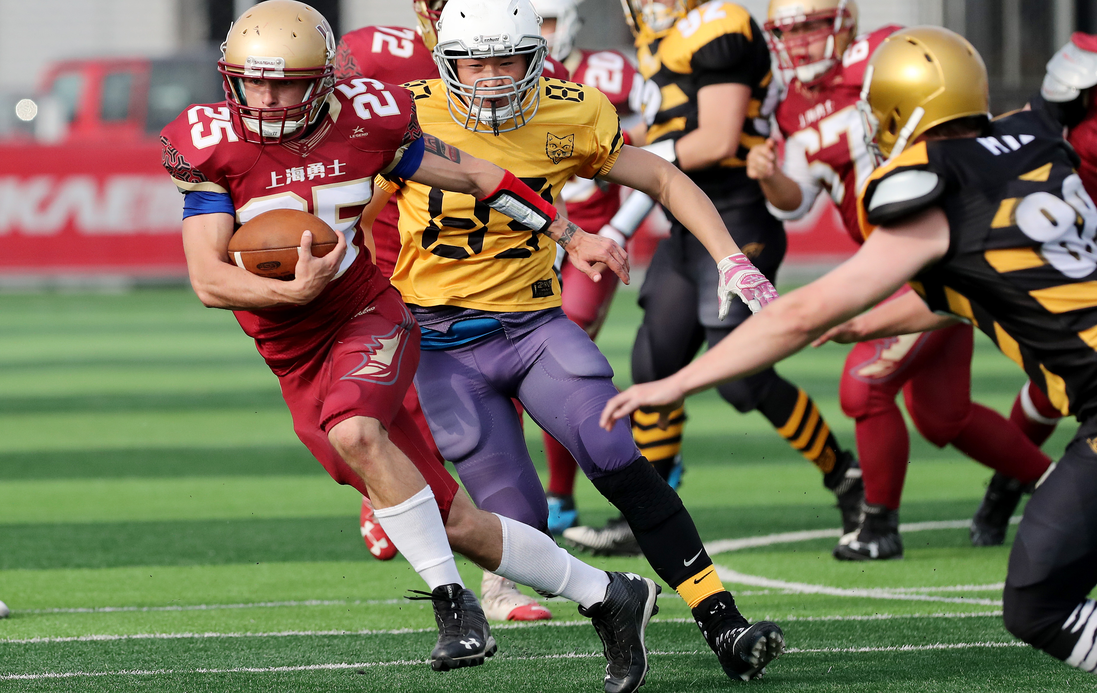 橄榄球决赛震撼开打,巅峰对决引爆全场 橄榄球决赛震撼开打,巅峰对决引爆全场