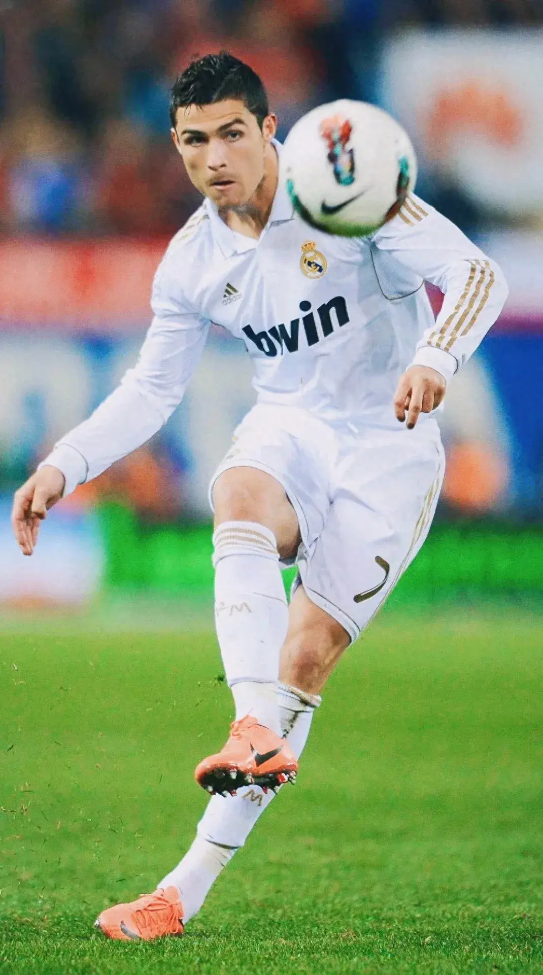 足球球员突破自我,表现堪称完美 足球球员突破自我,表现堪称完美