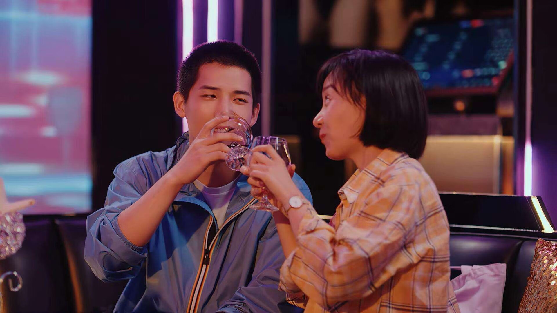 黑夜中，有人抛弃困顿有人刺破沉默